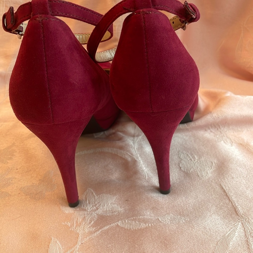 Vintage Unisa Faux Suede Heels - Picture 3 of 8
